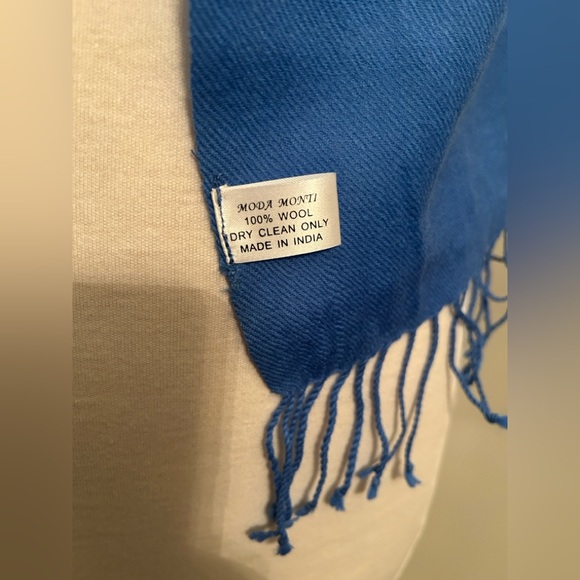 Elegant Green Shawl Wrap - Picture 5 of 5